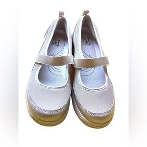 New❣️Rare❣️ Get Fit Grasshoppers Champagne Mary Jane’s Slip On Loafers Flats 8.5